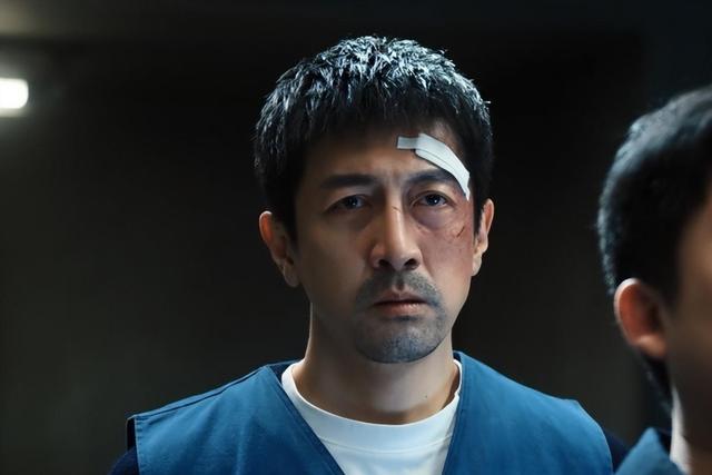 才播6集，就冲上飙升榜冠军，终于有值得熬夜狂追的黑马悬疑剧了