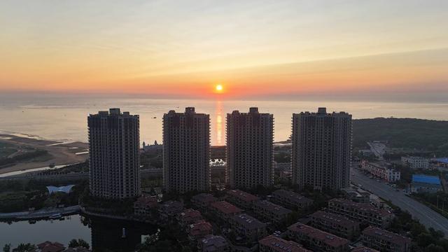 北纬37°黄金海岸！八月打卡御龙湾