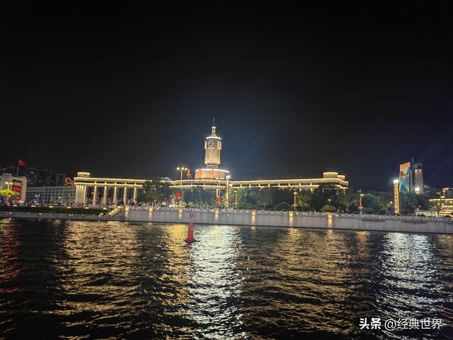 夜幕下的海河