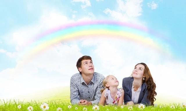 我帮前妻搬家，她妹妹也来帮忙，趁前妻不在，她问我：你后悔了吗