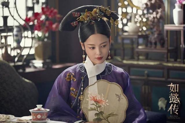 赵涛为辛芷蕾颁发最佳女演员奖