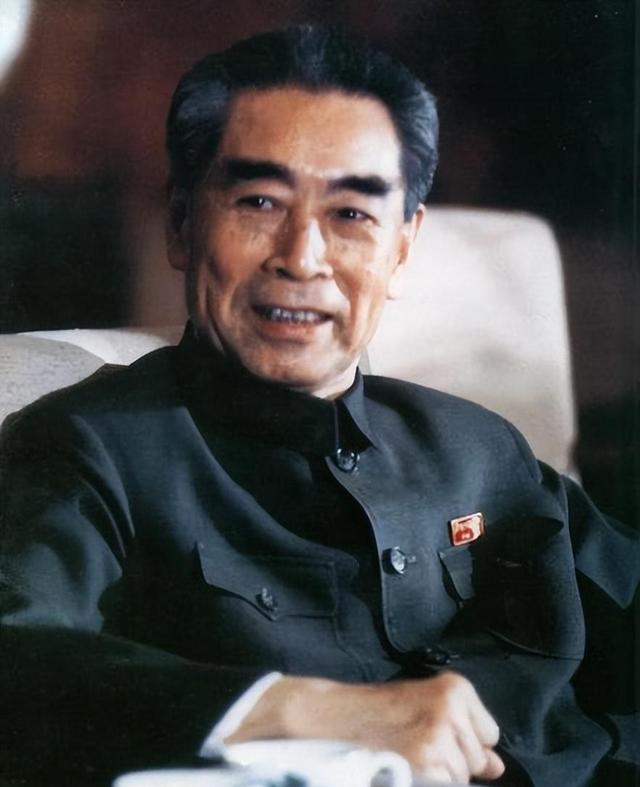 周恩来逝世后谁当总理？毛主席力推一人，此人婉拒：您考虑别人吧