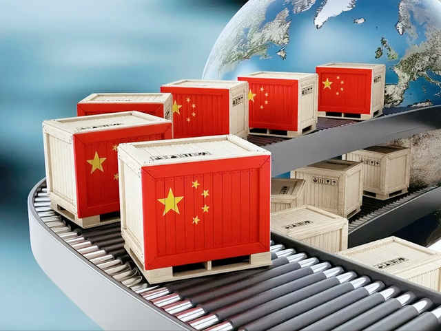 特朗普的打法变了，28国拉起包围圈，急先锋已出现，中国选择亮剑