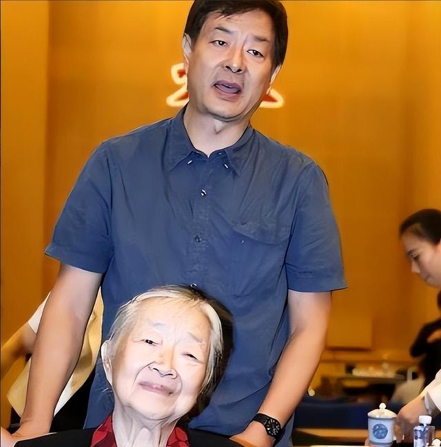 濮存昕：家人相继去世，如今72岁不敢老去，还要照顾年迈的老母亲