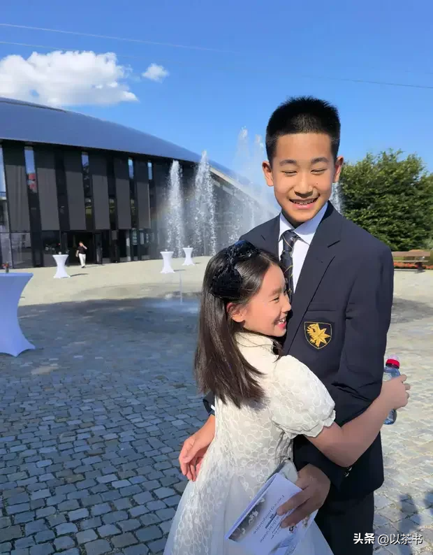 赵文卓怎么也想不到，自己18岁刚刚成年的女儿，已经开始为他争光