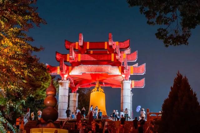 武汉文旅集团“超级文旅日”｜“七夕”版黄鹤楼上线