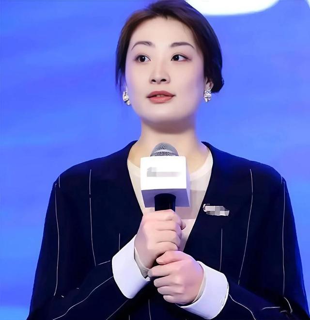 辞去董事长仅3个月，宗馥莉官宣新身份	，宗泽后和整个商界沉默了