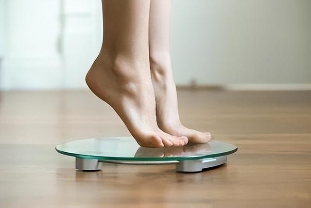 医生发现，每天饭后要午睡的人，不出3个月，身体或有4种改变！