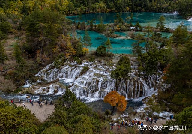 四川阿坝：金秋九寨美如画