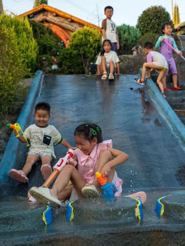杨眼观察｜夏日里的用心者：夏夜争辉，于细节深处见真章