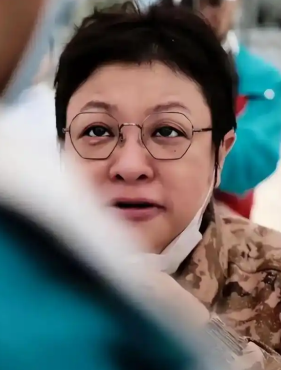 人在做天在看，韩红五年前被网友举报私吞巨款 如今坐着也有“错”