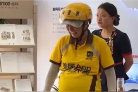 怀孕8个月的孕妇，没在家安胎坚持送外卖，你还觉得生活苦吗？图片