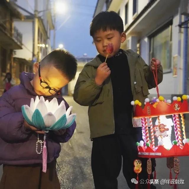 网络中国节·元宵 | 老街焕新彩，元宵续年味：钟鼓楼文化集市活动正酣