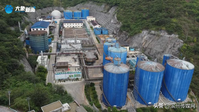 投资8亿在茅台镇建厂遭当地强行接管，本应每年近亿利润如今血本无归，传票摞1米高，投资人：和明抢有何区别