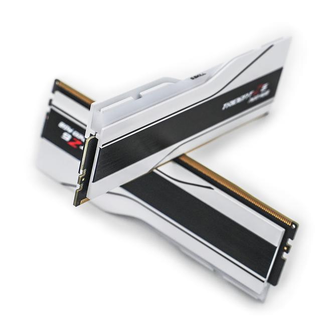 自带屏幕的主机—联力207D+9950X3D+ROG B850-F+索泰5070Ti装机
