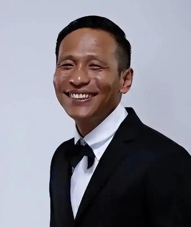 牡丹花下死，做鬼也风流！如今，谁也劝不了“抛妻娶粉”的宋小宝