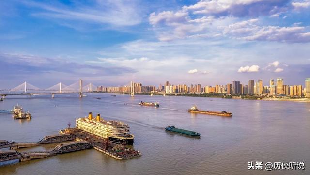中国又开始“反人类”操作！在河上架一条河的立交河，你见过吗？