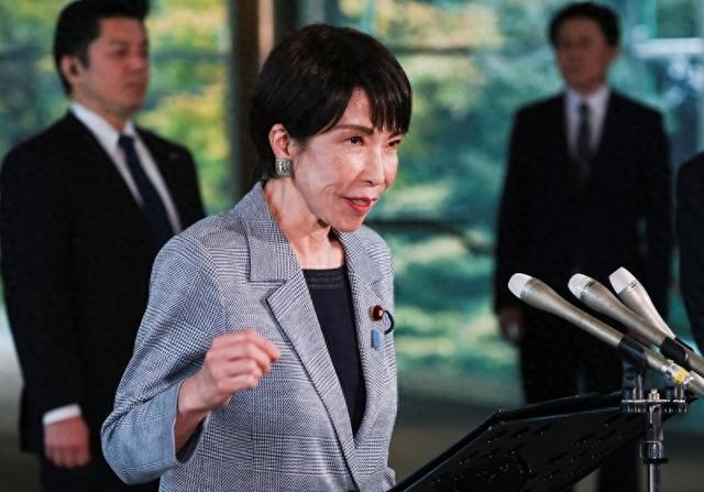 硬抗中方19天，高市终于服软了！就台海问题改口，想与华恢复关系