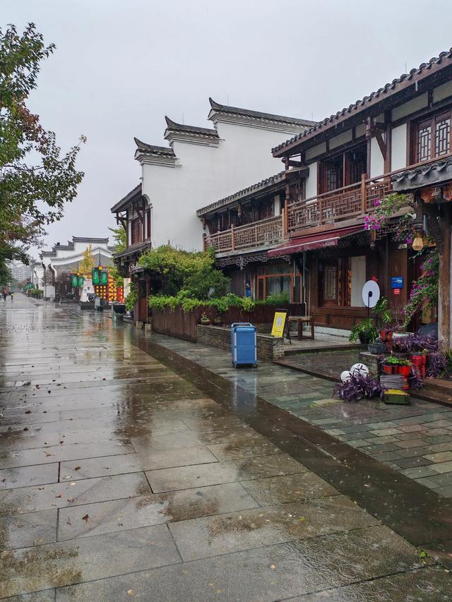 2025北京到海南行程第七天:离湖北过长江进湖南,雨中游“诗墙”