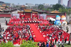 当千年婚俗邂逅“城市新潮”~国风集体婚礼演绎“吾爱一生”的浪漫图片