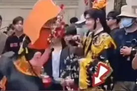 男子扮游神赵世子惹怒福建人，敷衍道歉：不了解当地游神文化图片