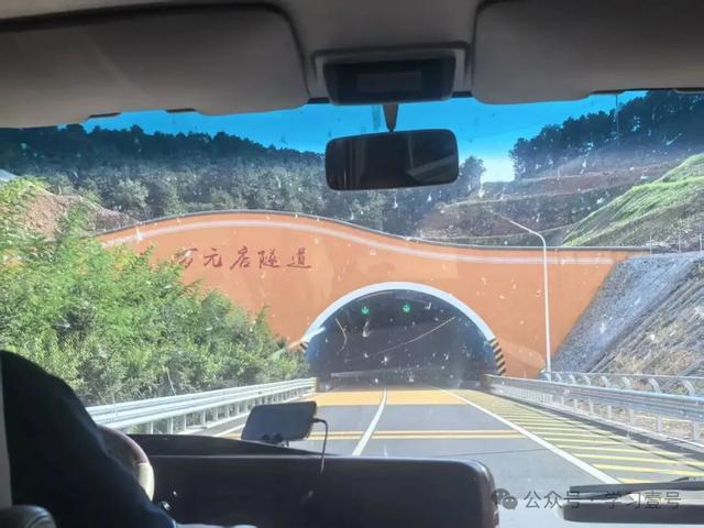 从赤峰到朝阳历史地理行程记 —— 以牛河梁遗址为中心