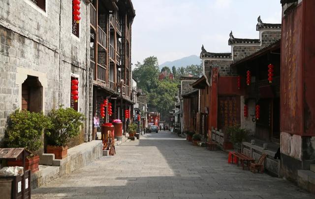 自贡有座避世古镇，历史悠久、商业化程度低，适合放松身心