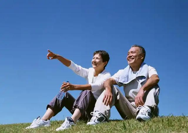 太姥山有电梯,泰山有机器人!银发旅游带动消费,60岁玩出新人生