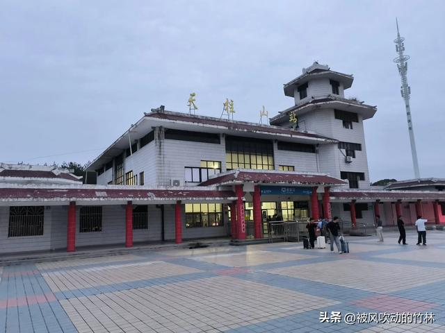 一座县城，两个车站，持潜山站火车票，半价游玩天柱山，超值