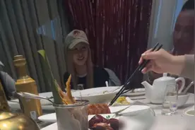 这一次，33岁现身美国“一脸憔悴”的郑爽，早已走上了一条不归路图片