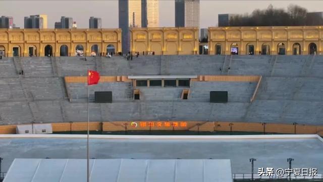 银川上新！“览山落日冰场”试运营