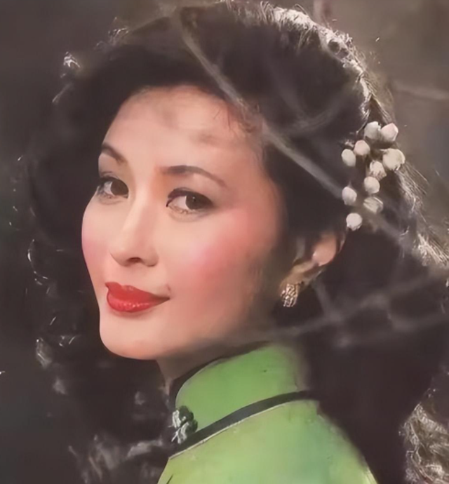 恋爱脑下场是真惨！从春晚主持人到养不起孩子的妇女，她咎由自取