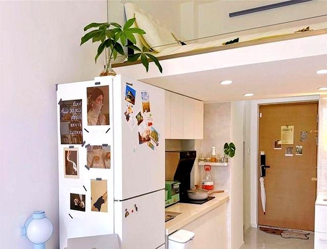 香港一姑娘攒下9㎡小屋，将客厅切成两半，隔出2室2厅，真高级