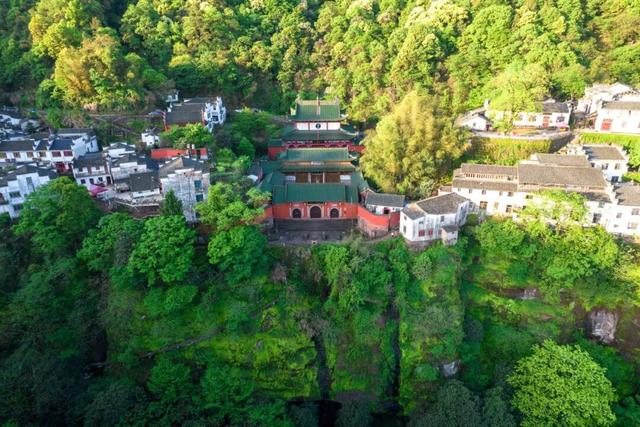 就读于黄山市的大一新生看过来，这里免门票！杭州南京市民门票半价！