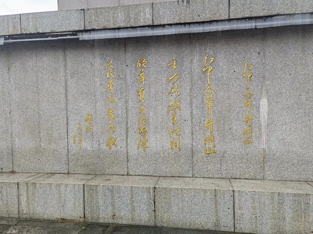 我们在井冈山参观了几个著名的革命遗迹