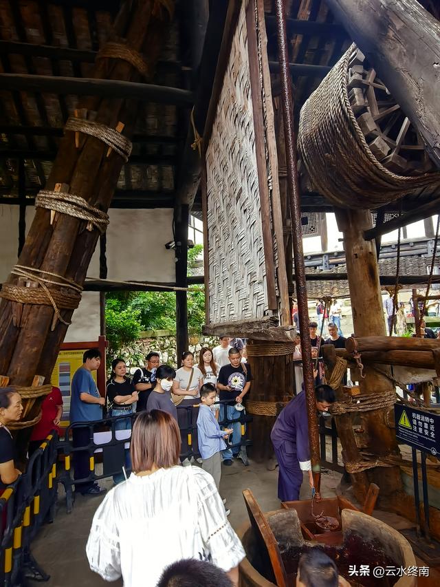 一天收入500多两银子，世界第一口1000米的深井，现还在产手工盐