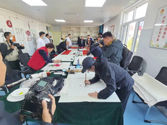情满金秋迎重阳 文化养老暖人心