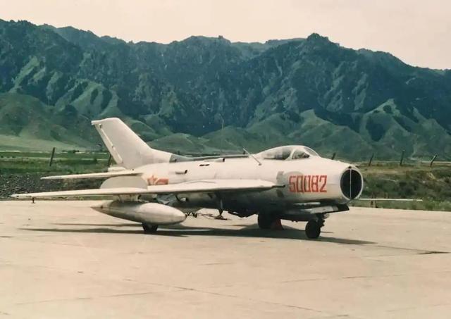 攻不了也守不住！中国空军在西藏上空，足足被印度空军欺负了40年