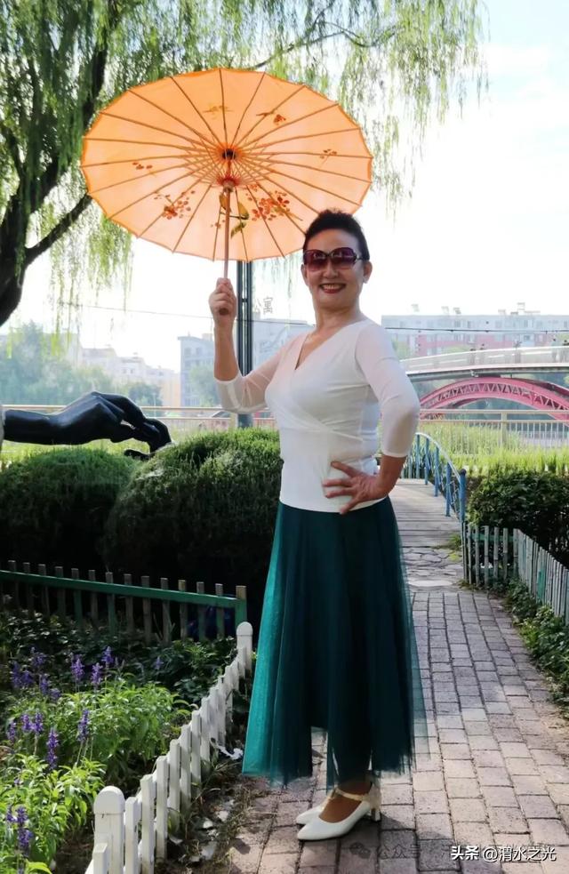 【辽宁】黄刺梅 查海随想一一听胡晓奇老师讲授的玉龙文化后之随想