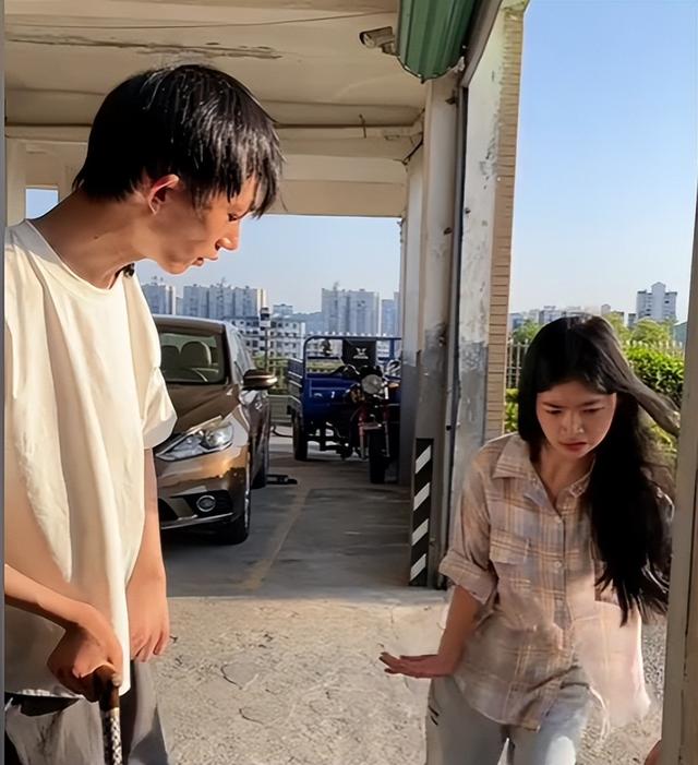 小伙娶22岁脑瘫女子：颜值出众会做饭，只要不生孩子，其余挺好的