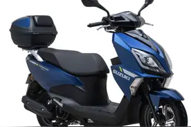 新车｜降700元/售9980元，铃木UY125标准版调价，本田NWX125同级图片