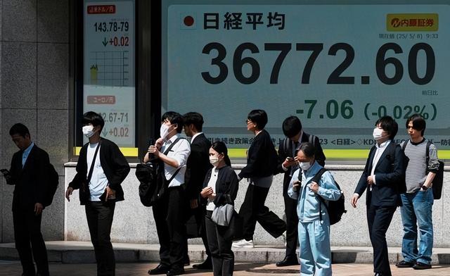 局势突变！中国要求日本全面解除武装，高市早苗宣布解散众议院