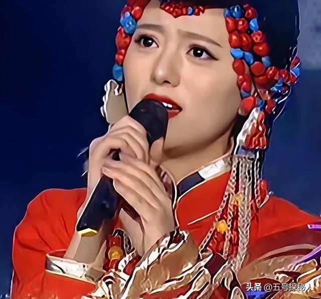 她是隐藏最深的富婆，童颜巨乳躺赚上亿	，21岁打败王菲却主动过气