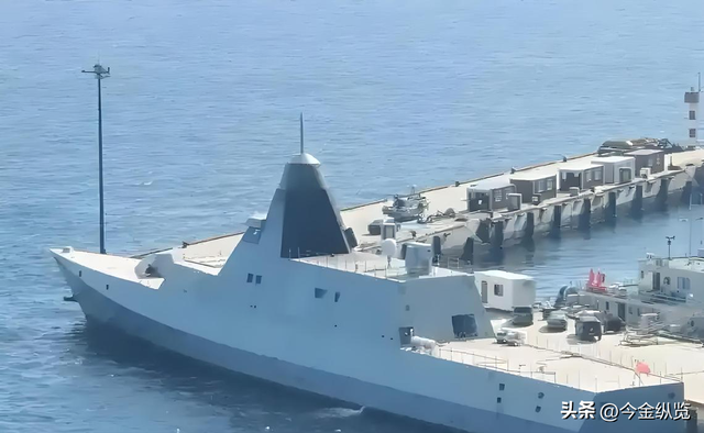 解放军新招！货轮秒变武库舰，千艘导弹齐射	，海战格局恐将大变？