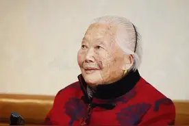 母亲走后，我摘下给她买的耳环，大嫂面露讥讽，三天后她更不淡定图片