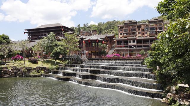 云南宝藏森林城市，温泉瀑布，苗寨古村，昆明动车直达