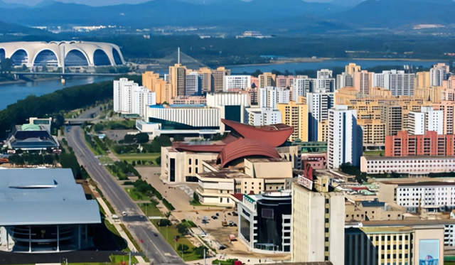 金正恩当众跪地哭红双眼，俄乌大决战在即？普京想拉中国入局被拒