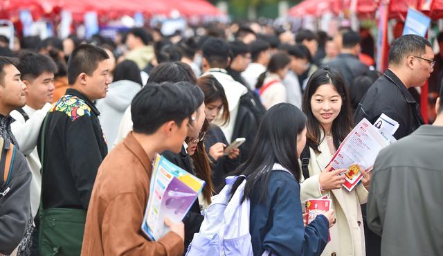 2027年房价真能见底？学区房还值得买吗？专家：看这一个关键信号
