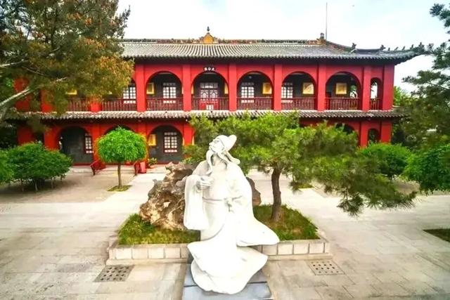 各位旅客，前方到站，济宁站！