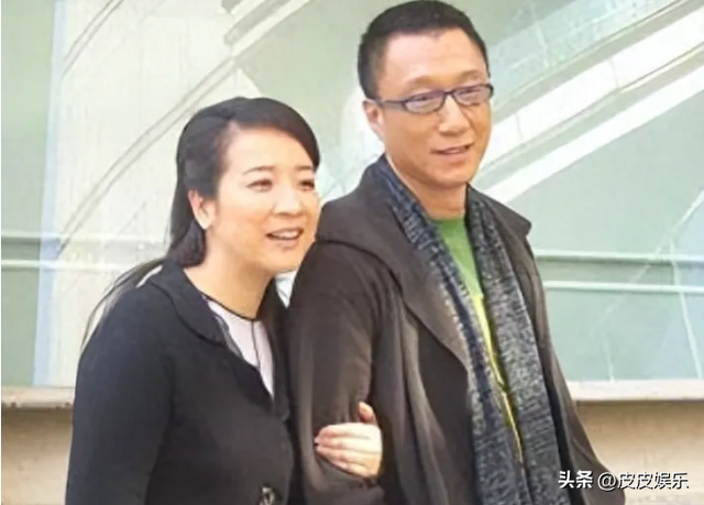 她是国家一级女演员，多次给坐轮椅丈夫戴绿帽，如今儿子也是演员